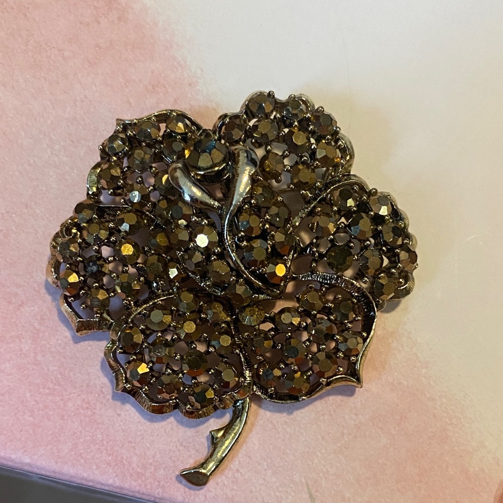 Sparkling WEISS Floral Brooch